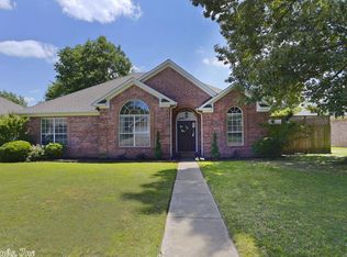 107 Deauville Dr, Maumelle, AR 72113