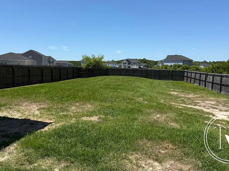 465 Huntington Dr NE — Photo 29