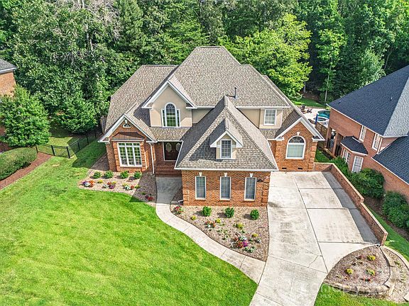 4th image of 10405 Lady Grace Ln