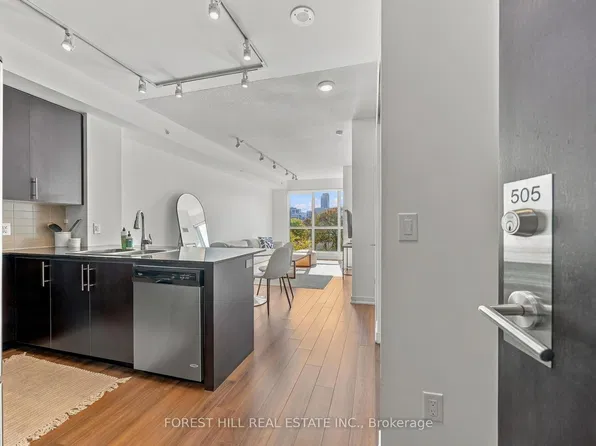 60 Berwick Ave #505, Toronto, ON M5P 0A3