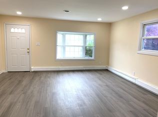 26 Foyer St, Edison, NJ 08817