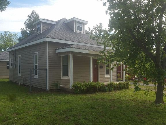 3rd image of 306 E Elm Ave