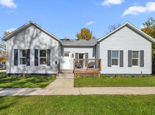101 Sycamore St E, Three Oaks, MI 49128