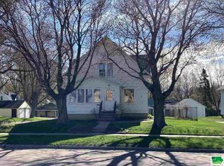 104 1st Ave SE, Sioux Center, IA 51250