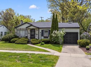 2229 E Eight Mile Rd, Grosse Pointe Woods, MI 48236