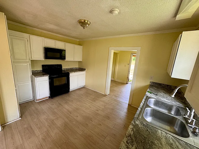 1006 Johnsontown Rd — Photo 11