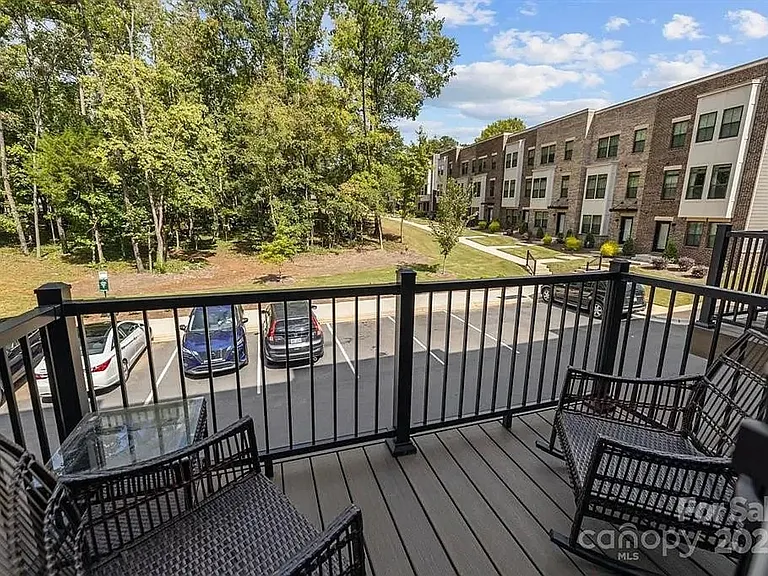 912 Broad River Ln — Photo 14