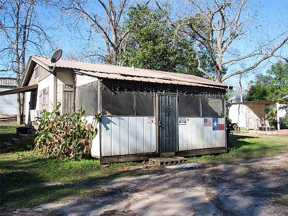 Screened in porch on this unit --One of 3 houses being sold as a bundle at 140 FM 1514.  2 Bedroom/1Bath, exterior W/D connections.  All three units are Tenant-occupied.