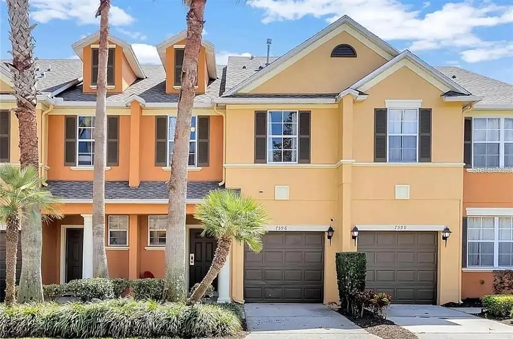 3 bed, 2.5 bath, 1685 sqft, $2,400 — Photo 1