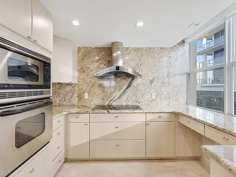 511 Bayshore Dr #401 — Photo 22