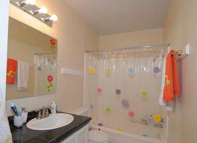 1000 W 26th St Apt 210 — Photo 3