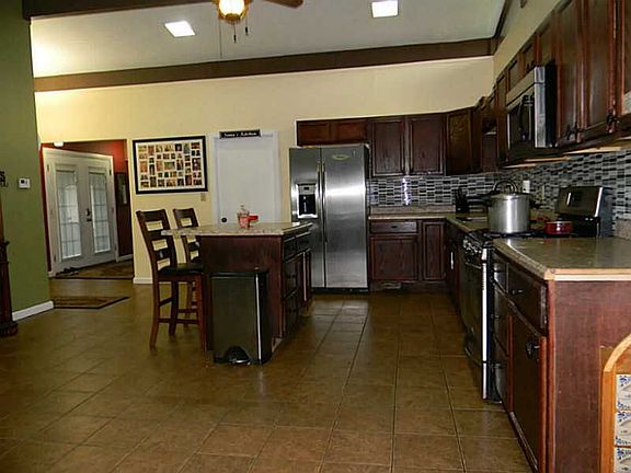 2nd image of 2106 Crestwood Dr