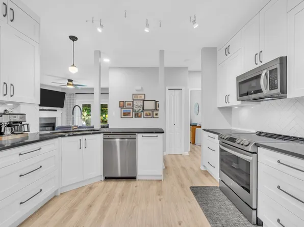 21579 88b Ave #1, Langley, BC V1M 2X4