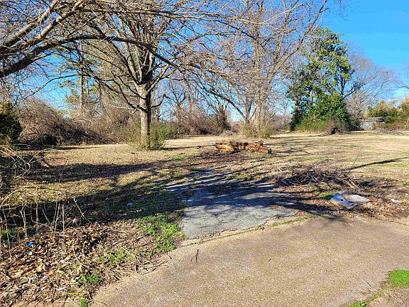 2nd image of 908 Hollywood Dr