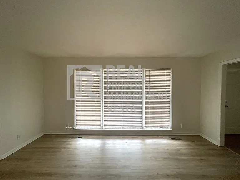 2866 Glen Echo Dr — Photo 3