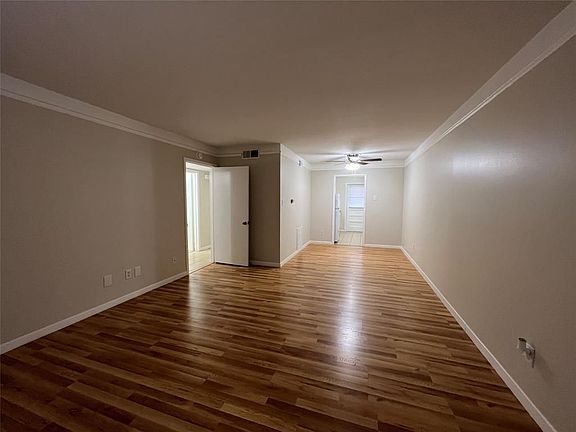 3rd image of 500 Willow Dr APT B1