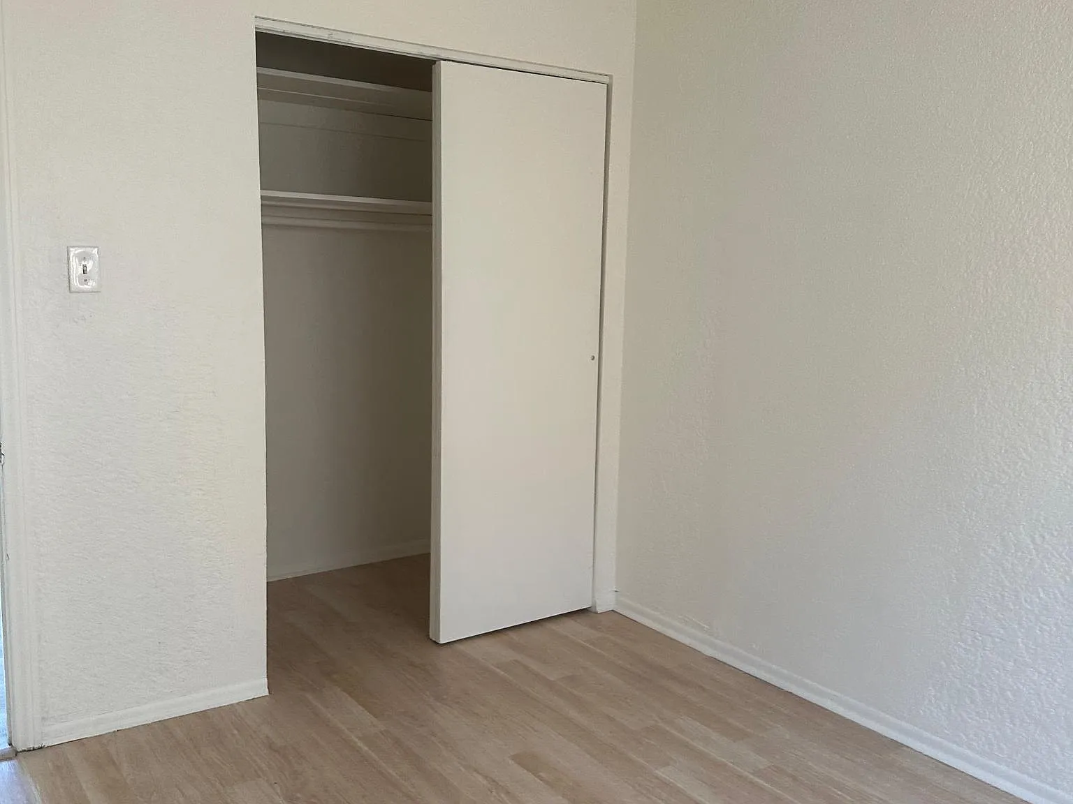 2 bed, 700 sqft, $1,800 — Photo 3