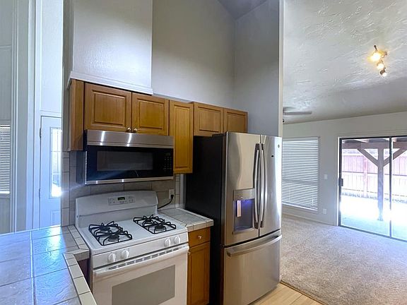 5th image of 22 Village Ln