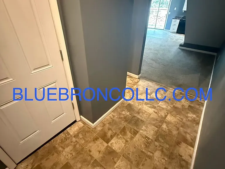 128 SW Oxford Pl — Photo 2