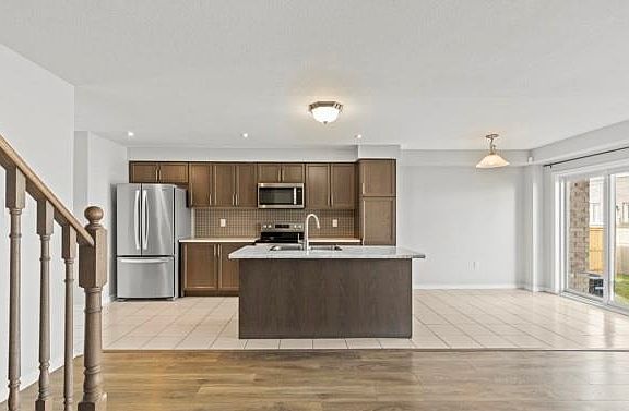4th image of 7765 Redbud Ln