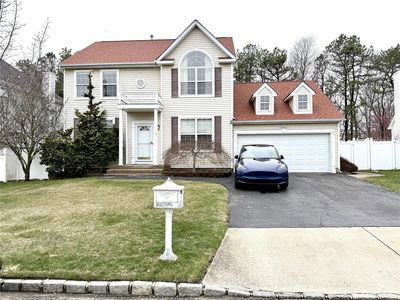 18 Blueberry Ridge Drive, Holtsville, NY, 11742