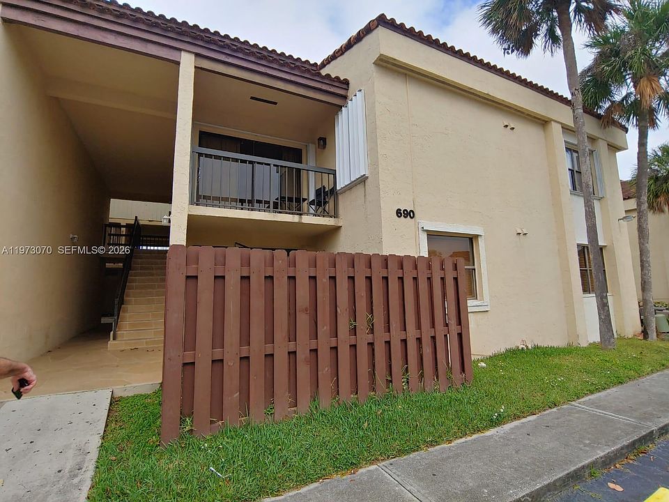 1st image of 690 W Park Dr #2-204