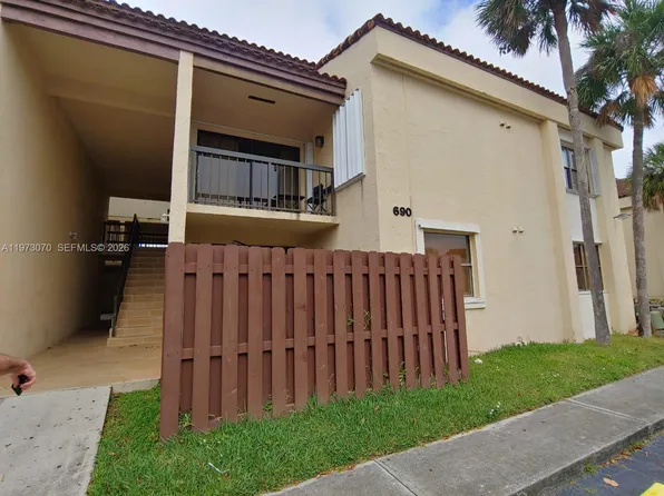 690 W Park Dr #2-204, Miami, FL 33172