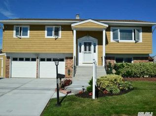 580 Nassau Ave, Freeport, NY 11520