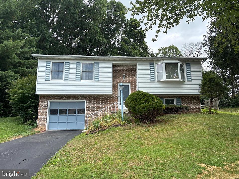 1st image of 17 Marie Dr