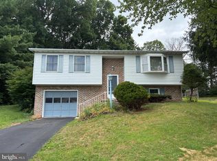 17 Marie Dr, Hanover, PA 17331