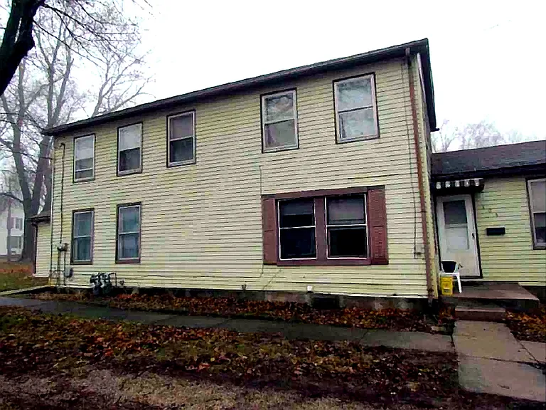104 E Fulton St — Photo 1