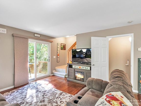 5th image of 8042 Colonial Ln