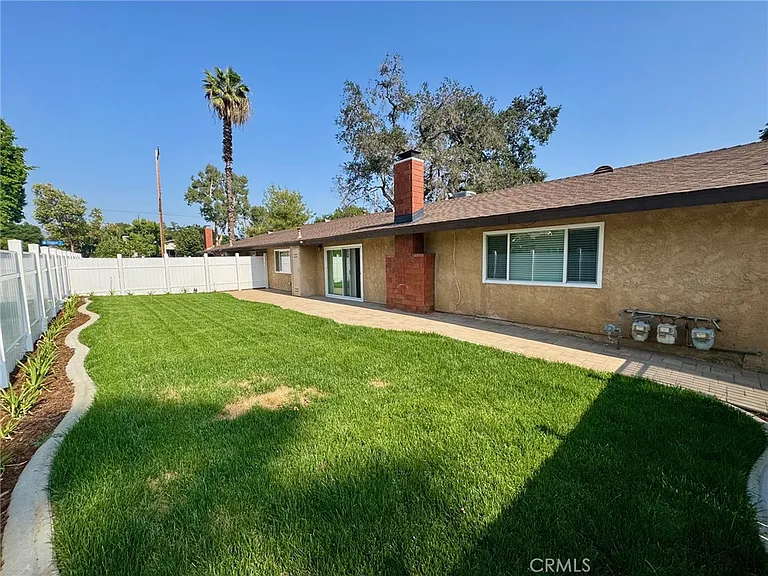 357 N Vermont Ave — Photo 15