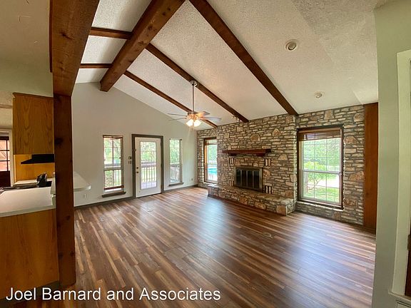 5th image of 408 Laurel Hl