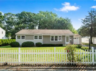 4 Sunset Ln, Clinton, CT 06413
