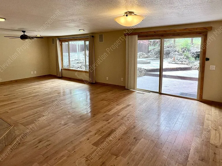 61121 Echo Hollow Rd — Photo 2