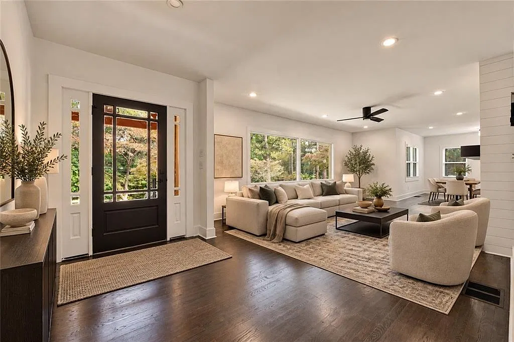 3 bed, 2.0 bath, 2217 sqft, $3,000 — Photo 2