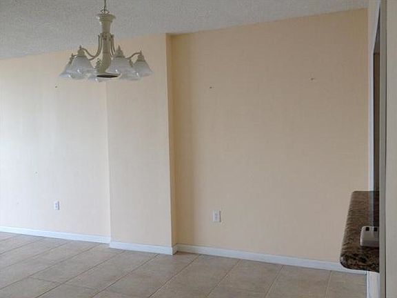 4th image of 2851 NE 183rd St APT 1911