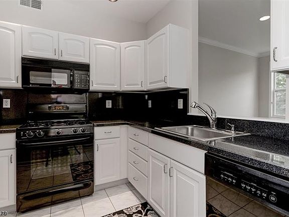 5th image of 224 Swathmore Dr