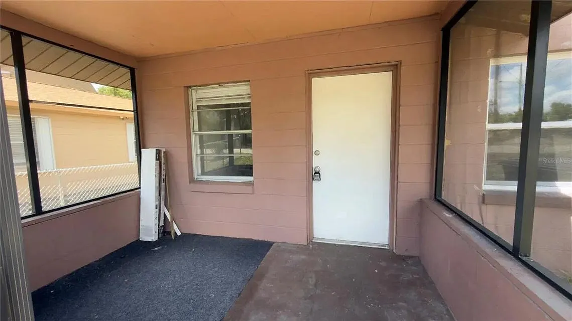 3 bed, 960 sqft, $1,200 — Photo 2