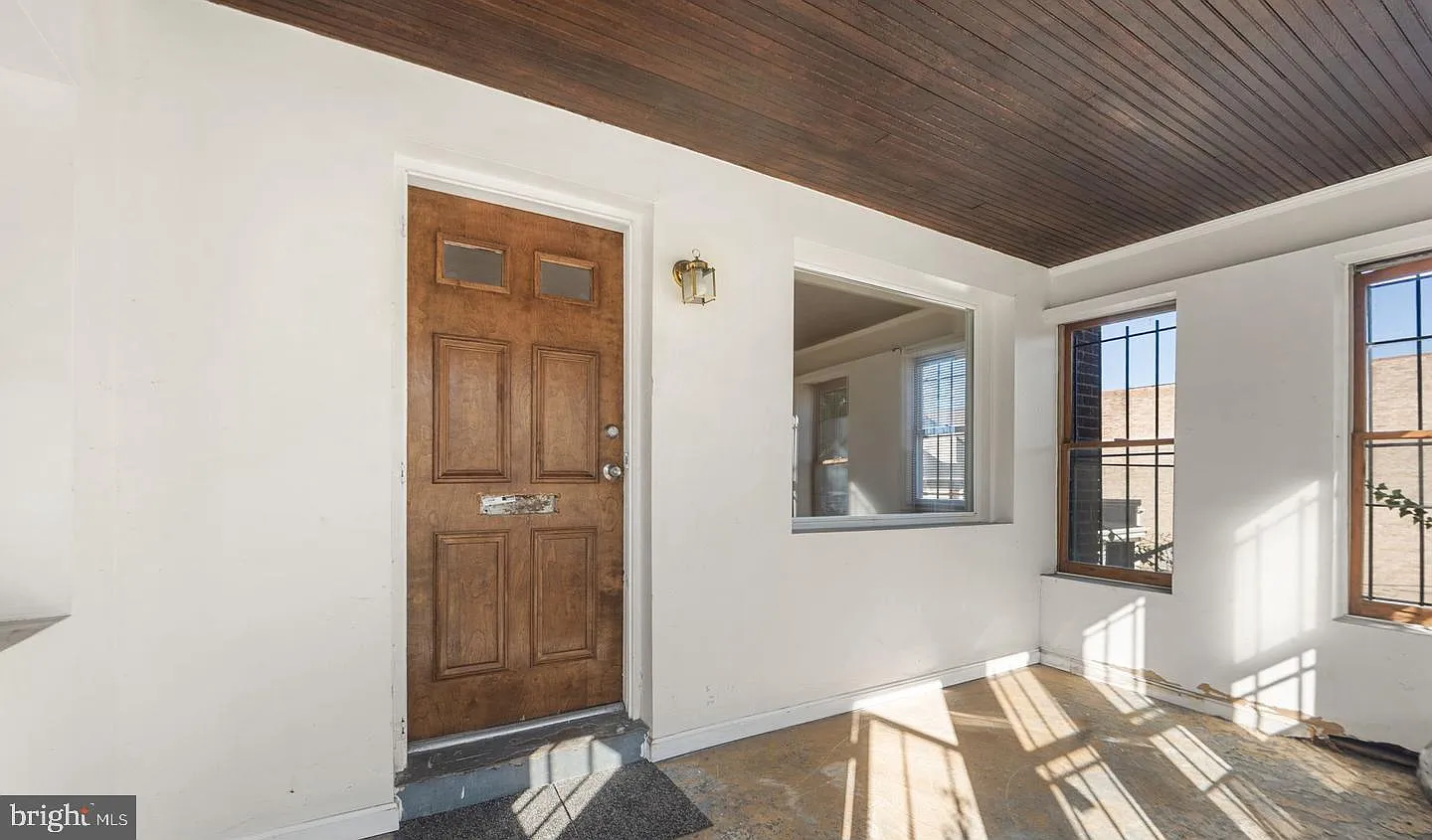 3 bed, 1.5 bath, 1492 sqft, $6,210 — Photo 2
