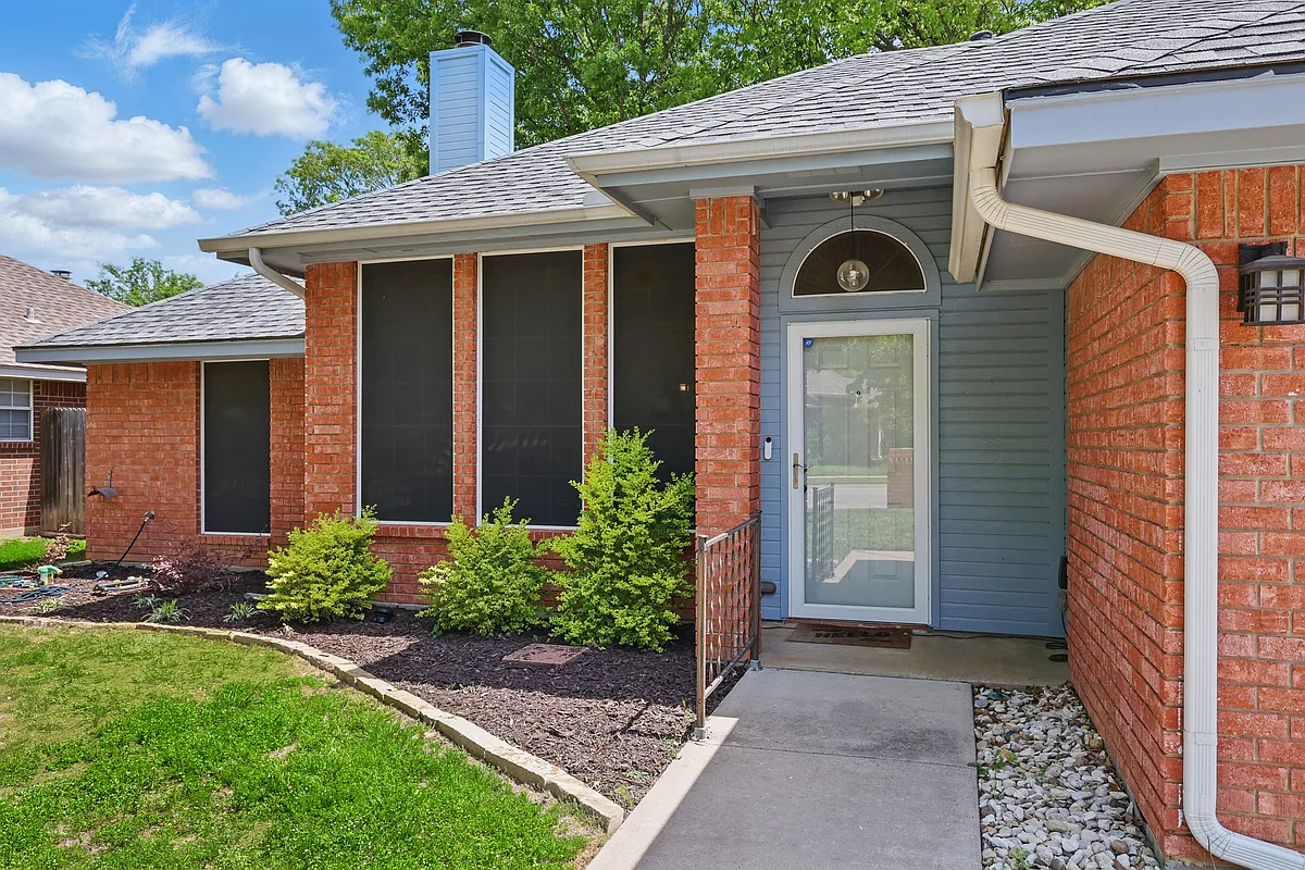 Building Photo - 1200 Oak Valley