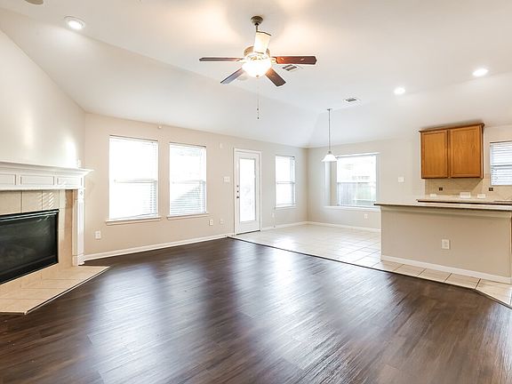 4th image of 21519 Kings Bend Dr