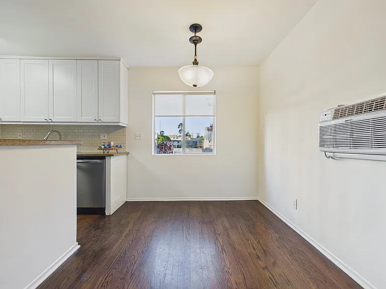 Gale Apartments — Photo 22