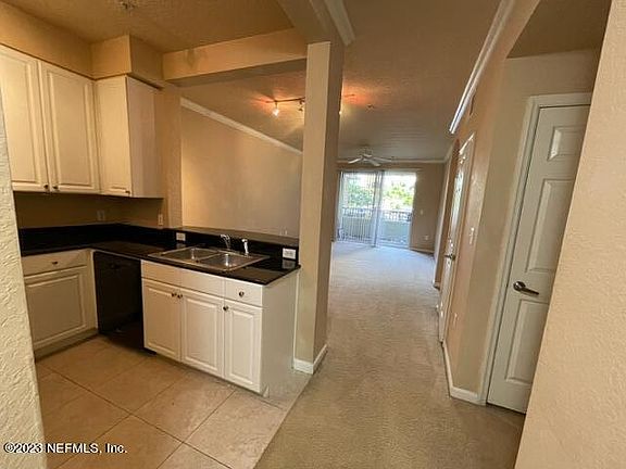 5th image of 8539 GATE Parkway #9108