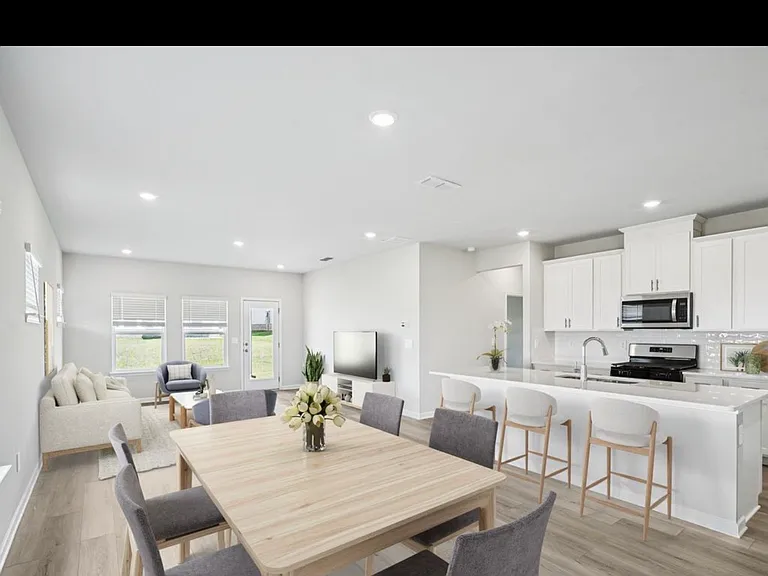2750 Hawthorne Way — Photo 2