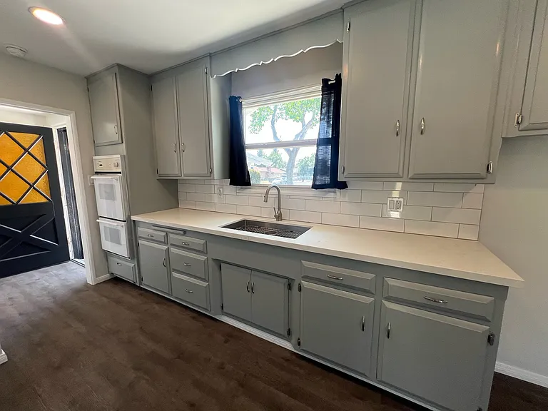 1502 Loranne Ave — Photo 10