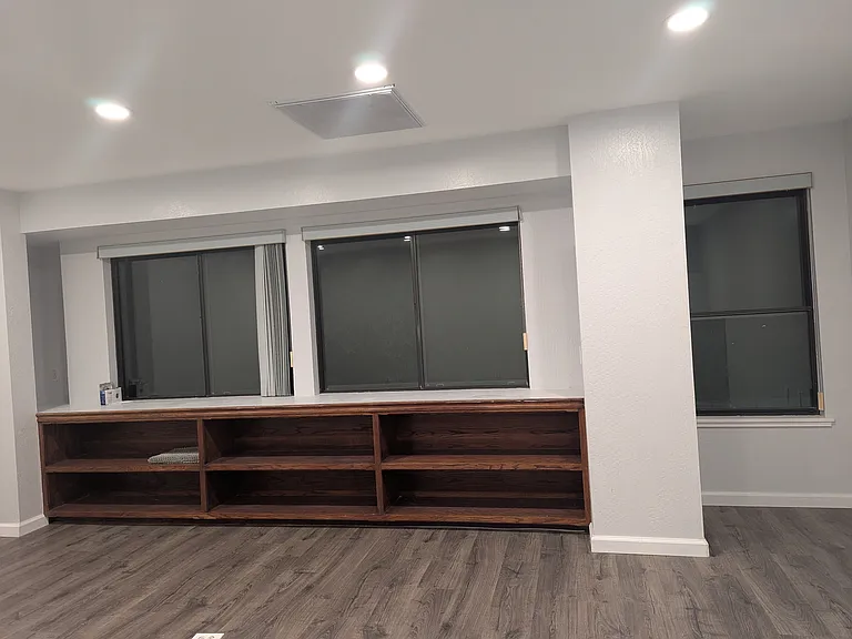 701 De Long Ave — Photo 14