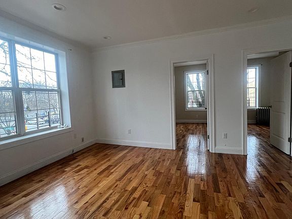 4th image of 2840 Randall Ave