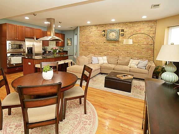 2nd image of 3740 N Wilton Ave APT 4